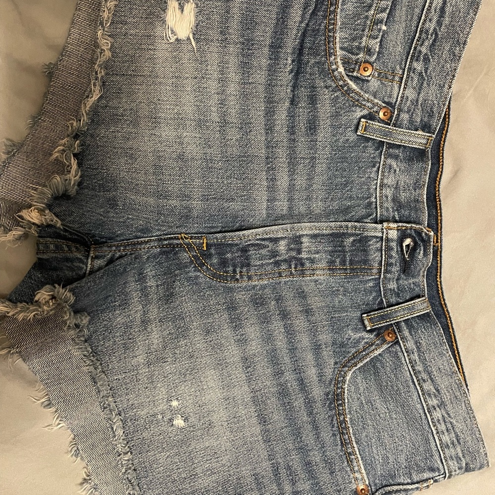 Perfectly fringed cut off 501 Jean shorts - Picture 3 of 5